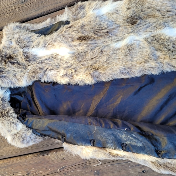 Only faux fur vest - Picture 4 of 9